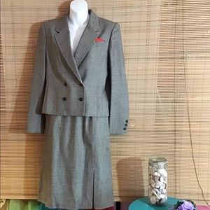 Saks Fifth Avenue SUIT📌💻ready for the office.